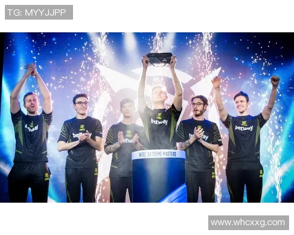 FPX战队在CSGO电竞比分中展现团队协作实力创下新高纪录实时新闻